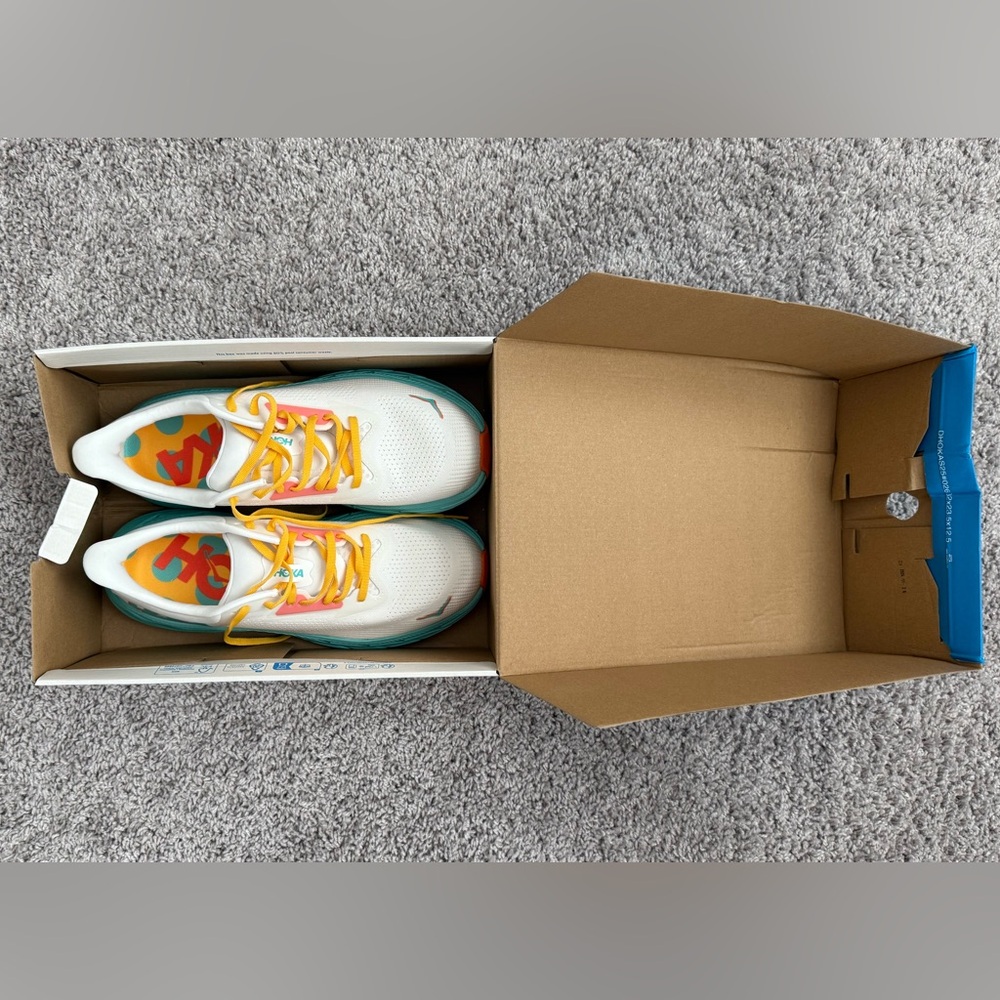 HOKA Arahi 7 - Men’s 9.5 D - white with bright accents, yellow insoles - Picture 3 of 10